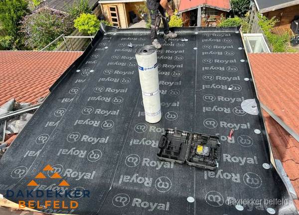 Dakrenovatie met Royal onderdak op plat dak in Belfeld Dakrenovatie met Royal onderdak op plat dak in Belfeld
